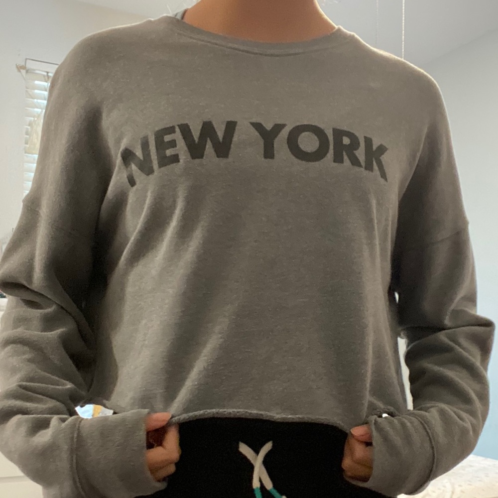 New York cropped long sleeve